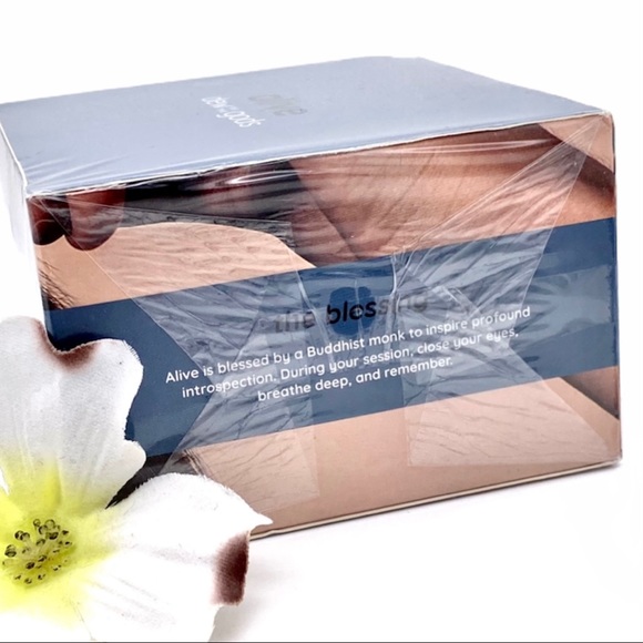 💄 SALE💄 NIB DEW Alive Icelandic Silica Detox Mask - Picture 8 of 15